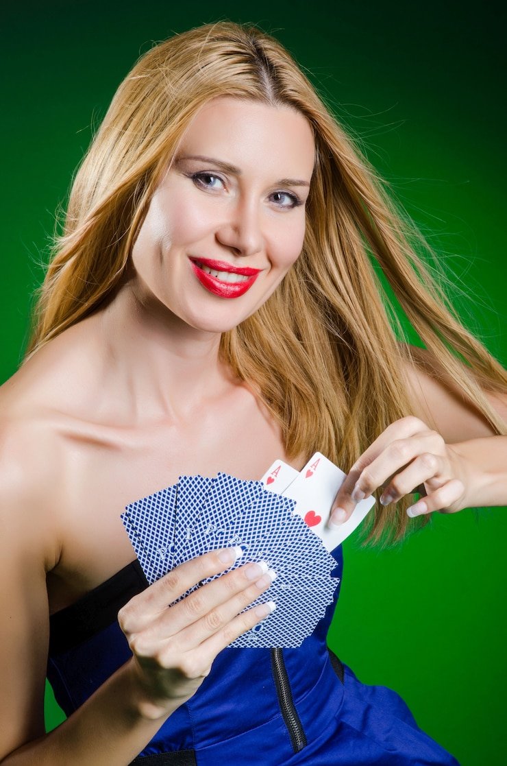 Live European Roulette wheel at yoktogel rtp studio with professional croupier